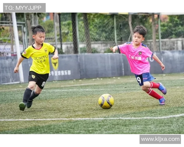 杨强独家解析足球技战术与心得体会助你提升球场表现 杨强独家解析足球技战术与心得体会助你提升球场表现