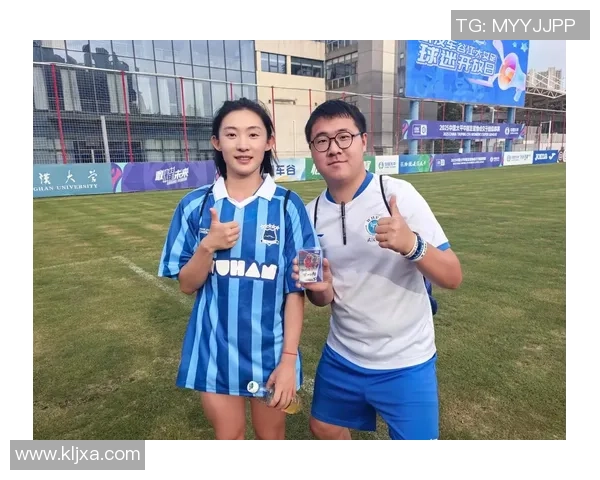 足球明星如何用真诚与热情回馈粉丝支持与热爱之情 足球明星如何用真诚与热情回馈粉丝支持与热爱之情