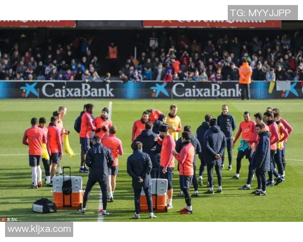 足球明星签名是否收费揭秘球迷们该如何看待这一现象 足球明星签名是否收费揭秘球迷们该如何看待这一现象