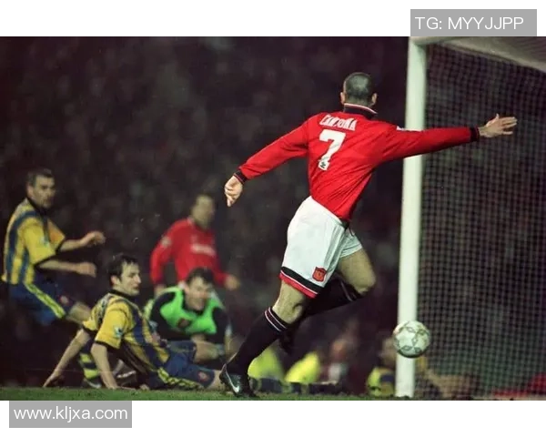 足球明星魅力四射的经典瞬间图片集锦，尽显他们的风采与激情