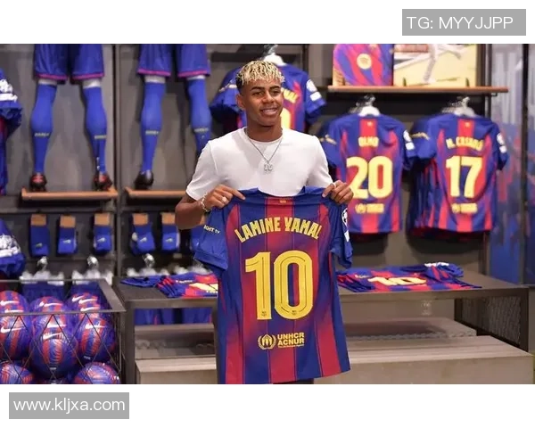 退场的足球明星们那些曾经辉煌的名字与他们的传奇故事 退场的足球明星们那些曾经辉煌的名字与他们的传奇故事