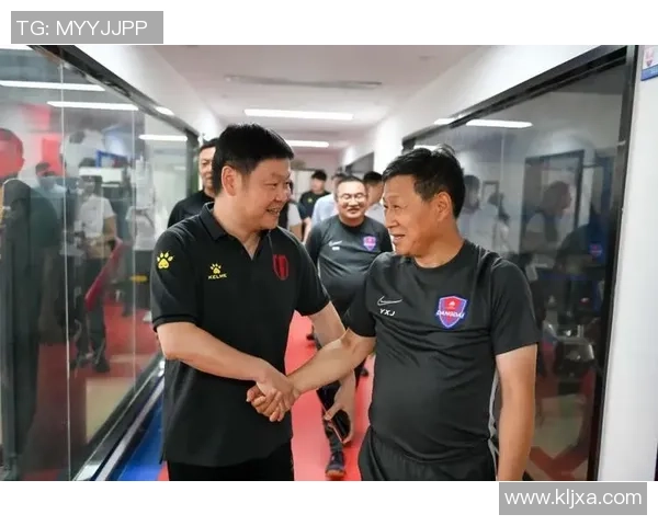 重庆足球明星姚夏的传奇人生与职业生涯回顾 重庆足球明星姚夏的传奇人生与职业生涯回顾